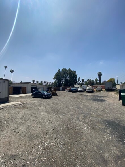 1186 Center St, Riverside, CA for lease - Building Photo - Image 2 of 23