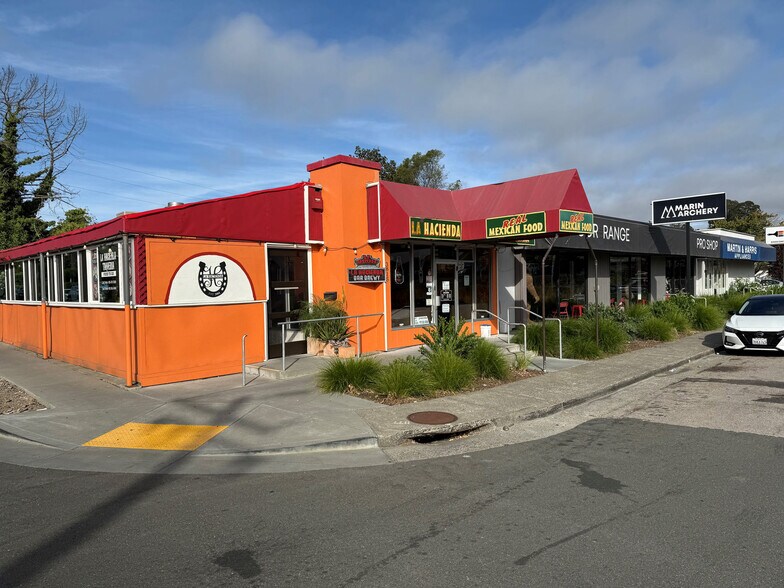 3815 Redwood Hwy, San Rafael, CA à vendre - Photo du bâtiment - Image 3 de 8