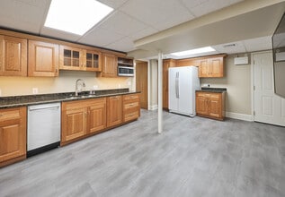 67 W Court St, Doylestown, PA for lease Interior Photo- Image 2 of 15