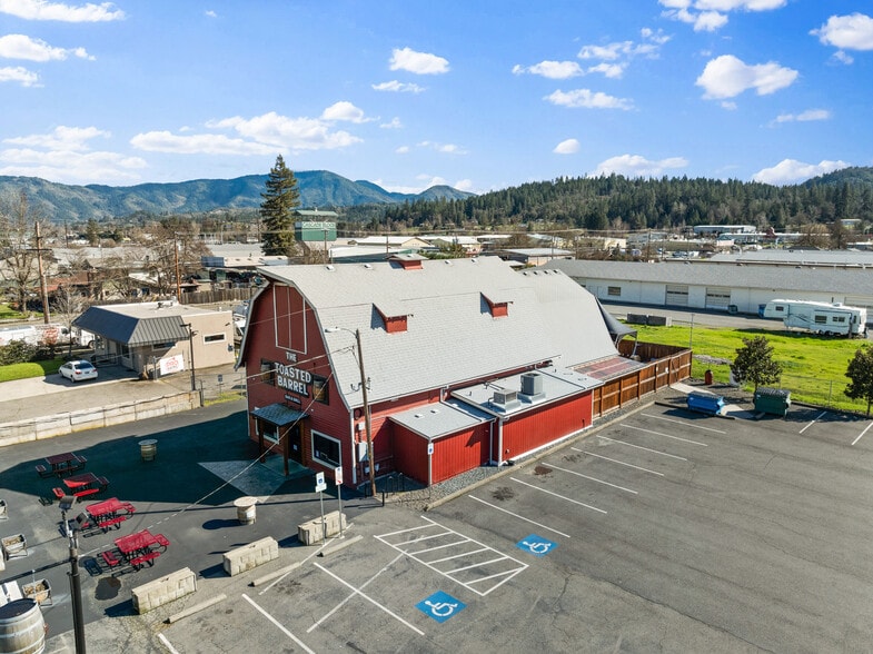 The Toasted Barrel, Grants Pass, OR for sale - Building Photo - Image 3 of 25