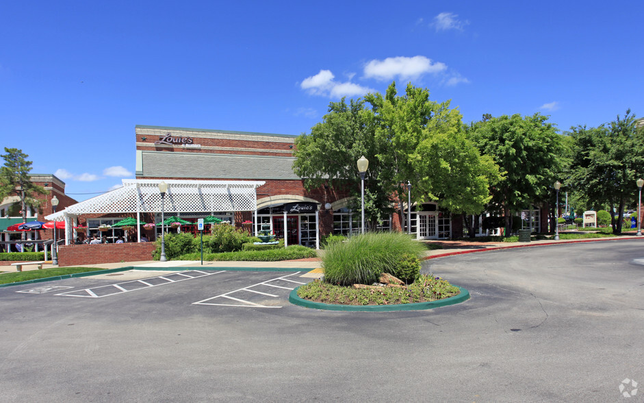 3770 W Robinson St, Norman, OK for lease - Building Photo - Image 3 of 8