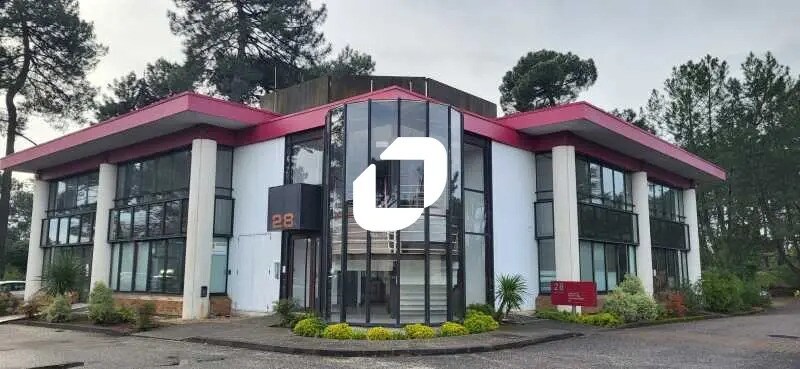 Office in Mérignac for lease - Building Photo - Image 1 of 4