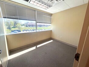 125 Emeryville Dr, Cranberry Township, PA for lease Building Photo- Image 2 of 6