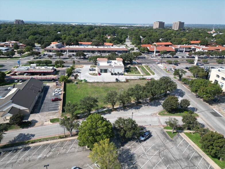 6201 Camp Bowie Blvd, Fort Worth, TX à louer - Photo du bâtiment - Image 2 de 6