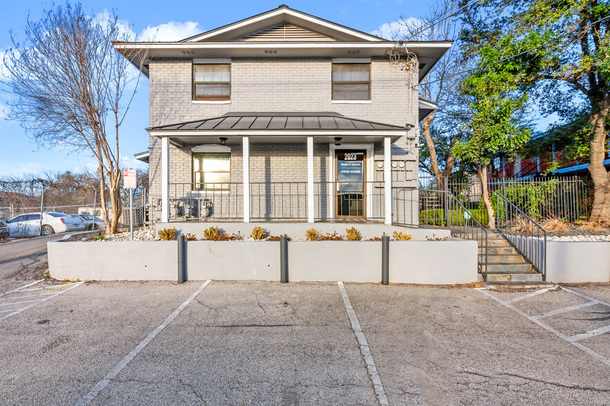 2023 Lockhill Selma Rd, San Antonio, TX à vendre - Photo du bâtiment - Image 1 de 1