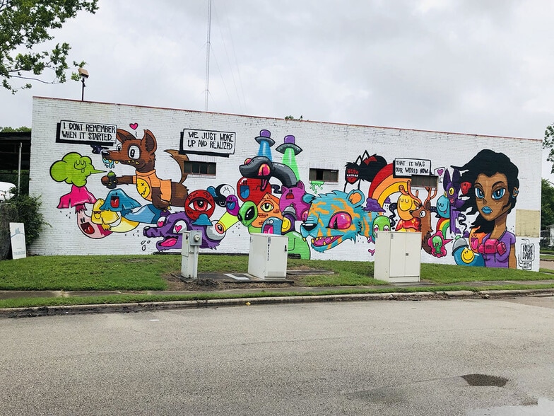 215 Lockwood Dr, Houston, TX for sale - Building Photo - Image 2 of 8