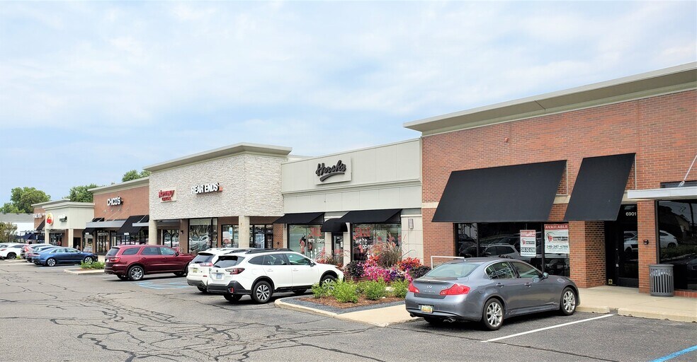 6873-6931 Orchard Lake Rd, West Bloomfield, MI à louer - Photo du bâtiment - Image 2 de 12