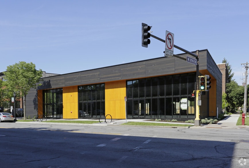 2700 Hennepin Ave, Minneapolis, MN for lease - Primary Photo - Image 1 of 11