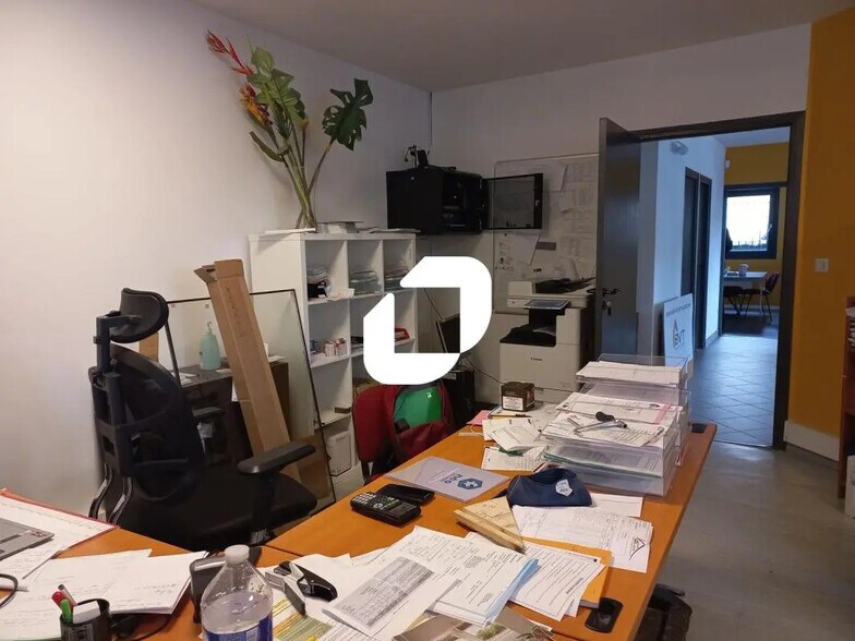 Office in Mons-en-Baroeul for lease - Interior Photo - Image 3 of 7