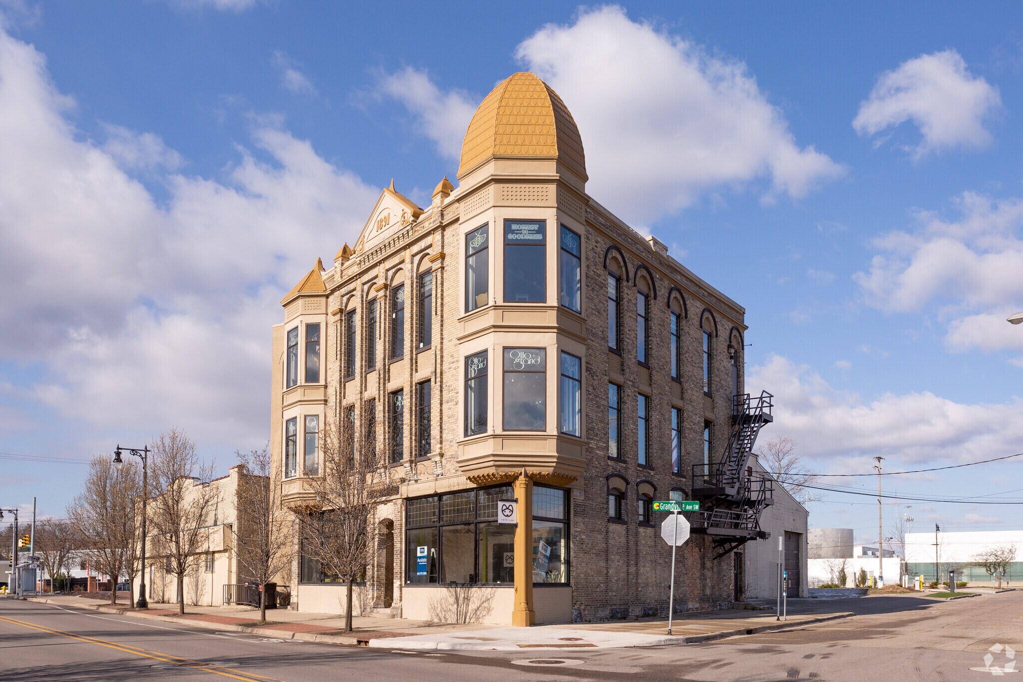 333 Cesar E Chavez Ave SW, Grand Rapids, MI à louer Photo du bâtiment- Image 1 de 9