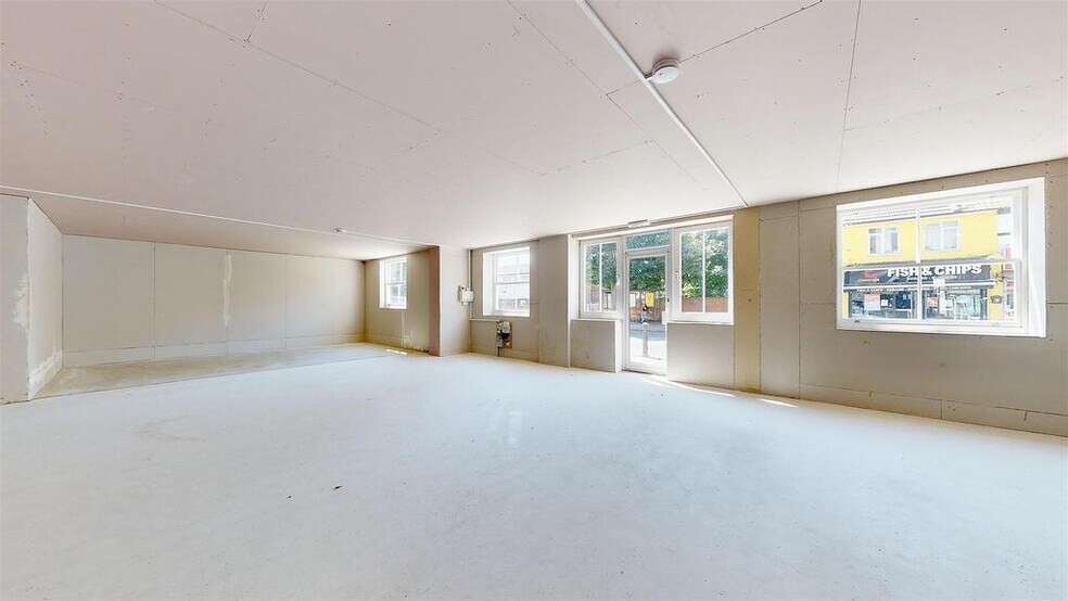129 Heston Rd, Hounslow à louer - Photo du bâtiment - Image 3 de 10