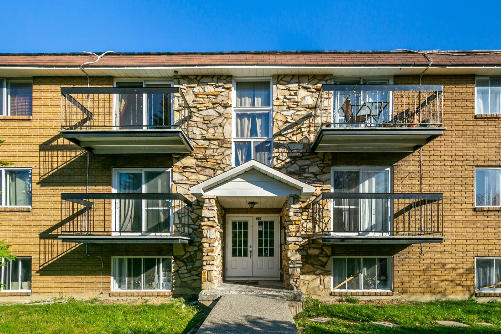 650 Rue Didace, Longueuil, QC for sale Primary Photo- Image 1 of 1