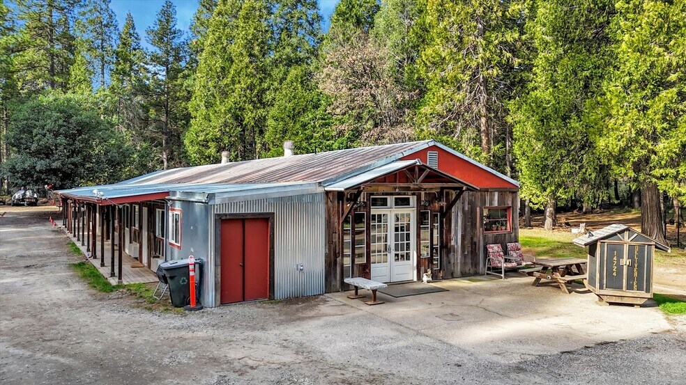 14724 N Bloomfield Rd, Nevada City, CA à vendre - Photo du bâtiment - Image 2 de 103