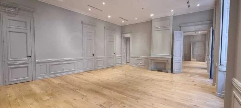 Office in Lyon for lease Interior Photo- Image 1 of 9