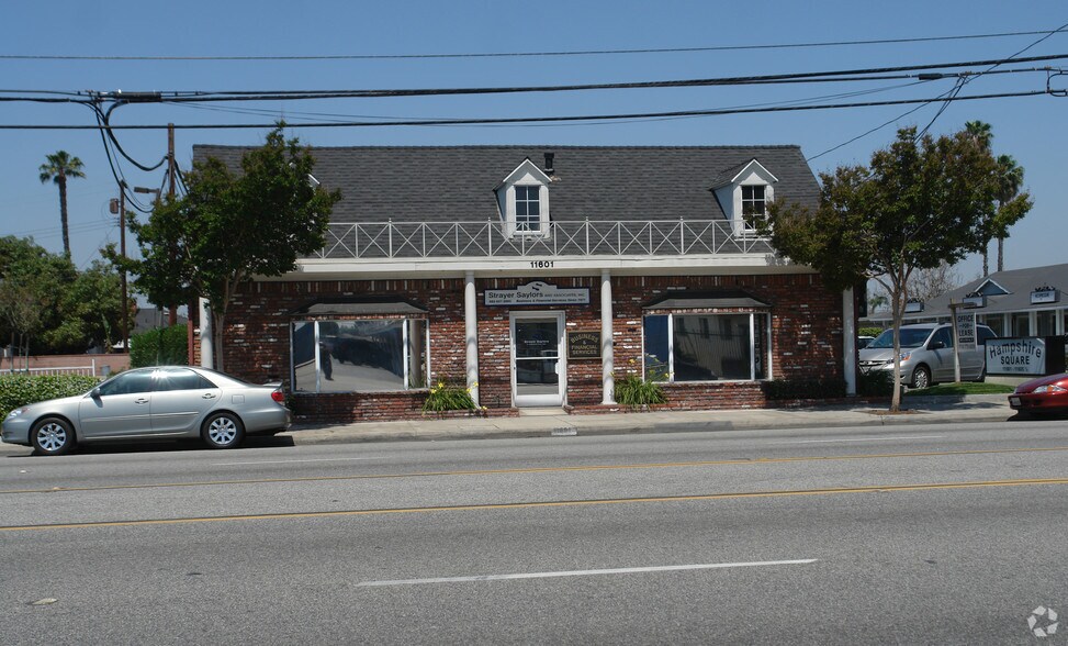 11561-11605 Paramount Blvd, Downey, CA à louer - Photo principale - Image 1 de 12