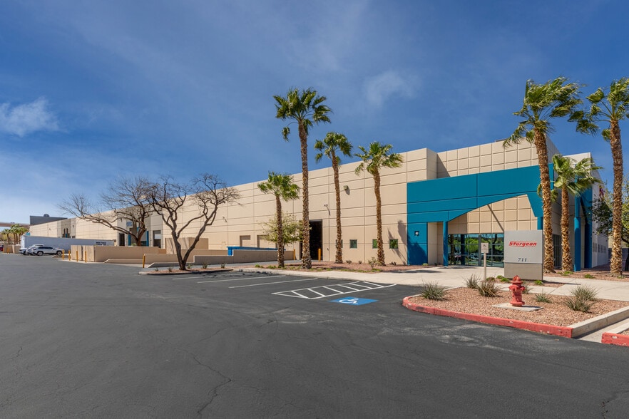 750 Pilot Rd, Las Vegas, NV à louer - Photo du bâtiment - Image 3 de 9