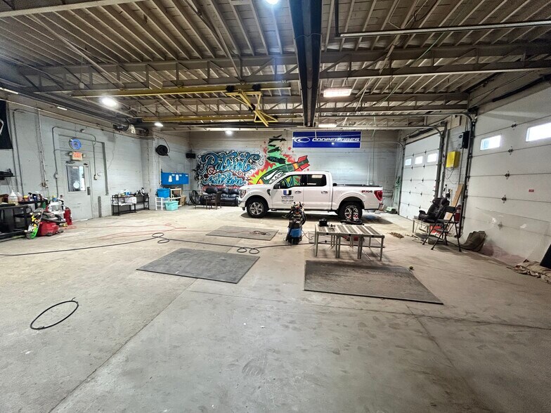 4516 Van Dyke Rd, Almont, MI for lease - Building Photo - Image 1 of 8