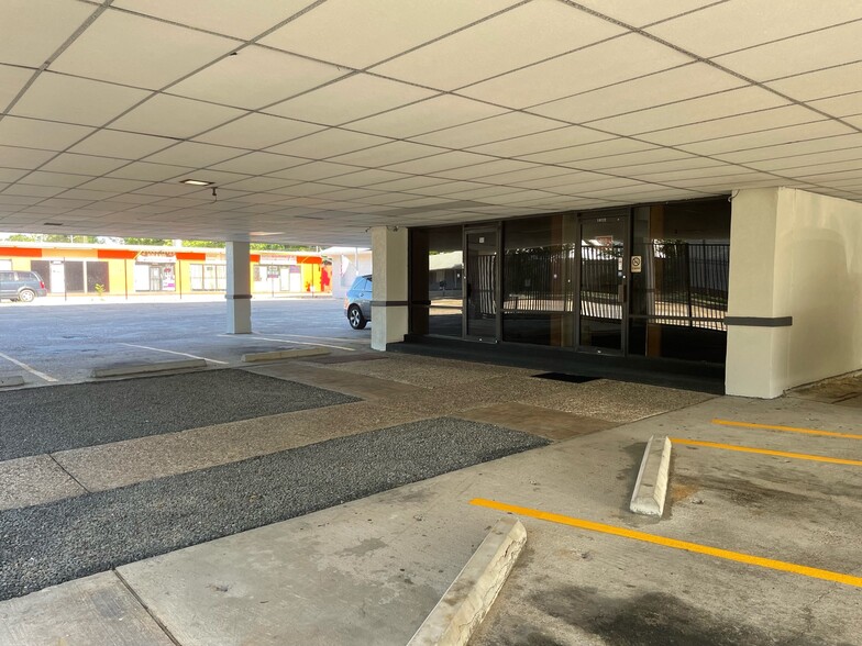 10122 Long Point Rd, Houston, TX for lease - Building Photo - Image 3 of 17