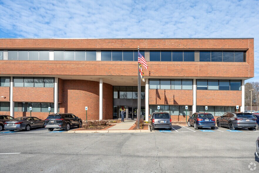 8100 Professional Pl, Landover, MD à louer - Photo du bâtiment - Image 3 de 5
