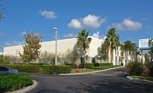 Plus de détails pour 1880 N Commerce Pky, Weston, FL - Bureau à louer