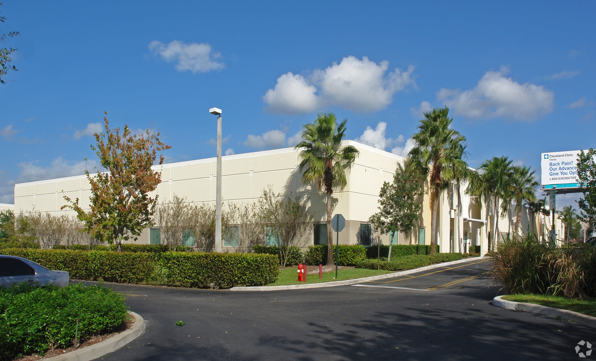 1880 N Commerce Pky, Weston, FL for lease Primary Photo- Image 1 of 5