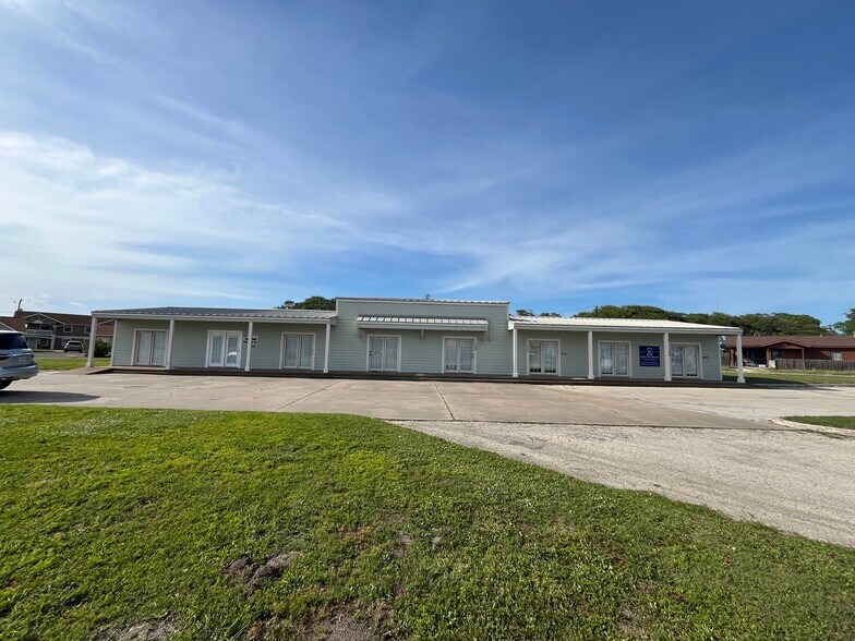 126-140 W Cleveland Blvd, Aransas Pass, TX à vendre - Photo du bâtiment - Image 1 de 4