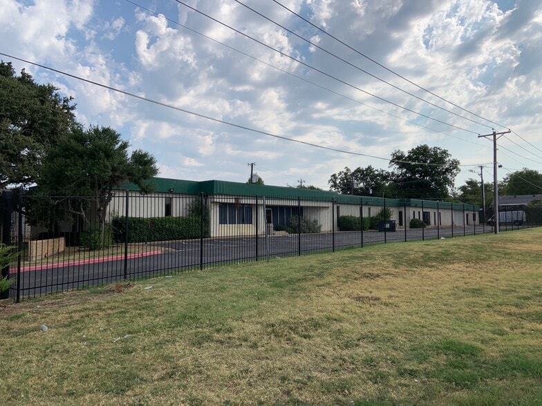 10210 Monroe Dr, Dallas, TX à vendre - Photo du bâtiment - Image 2 de 18