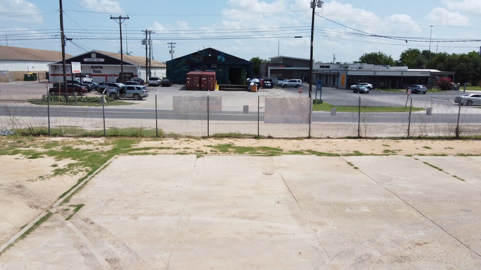 201-217 Industrial Blvd, Austin, TX for lease - Commercial Listing Video - Image 2 of 11