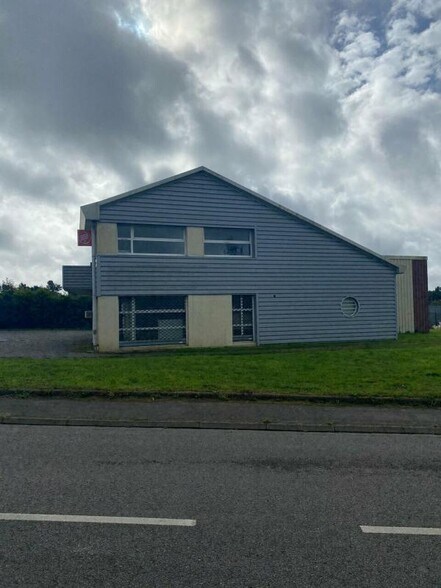 Industrial in Ergué-Gabéric for lease - Building Photo - Image 2 of 2
