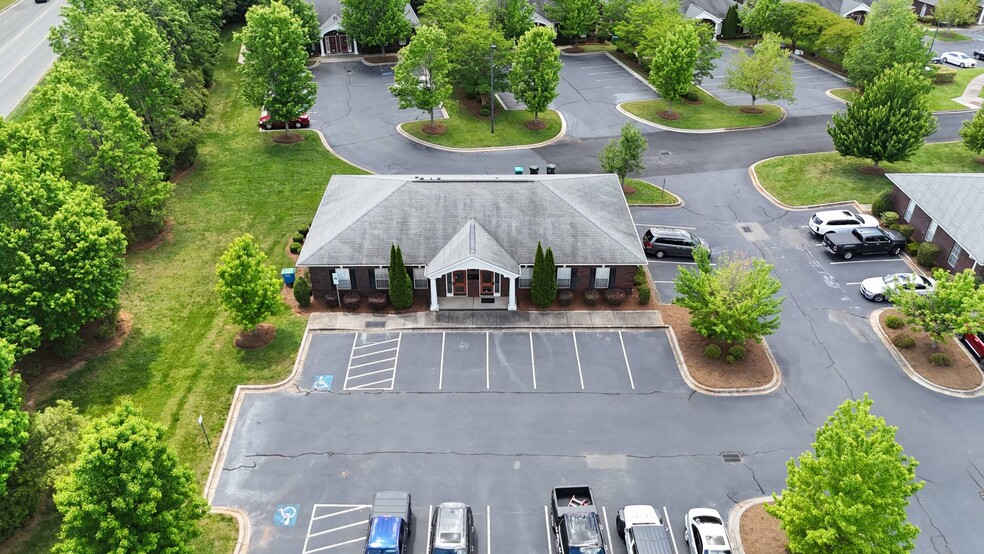 3095 Senna Dr, Matthews, NC for lease - Building Photo - Image 2 of 10