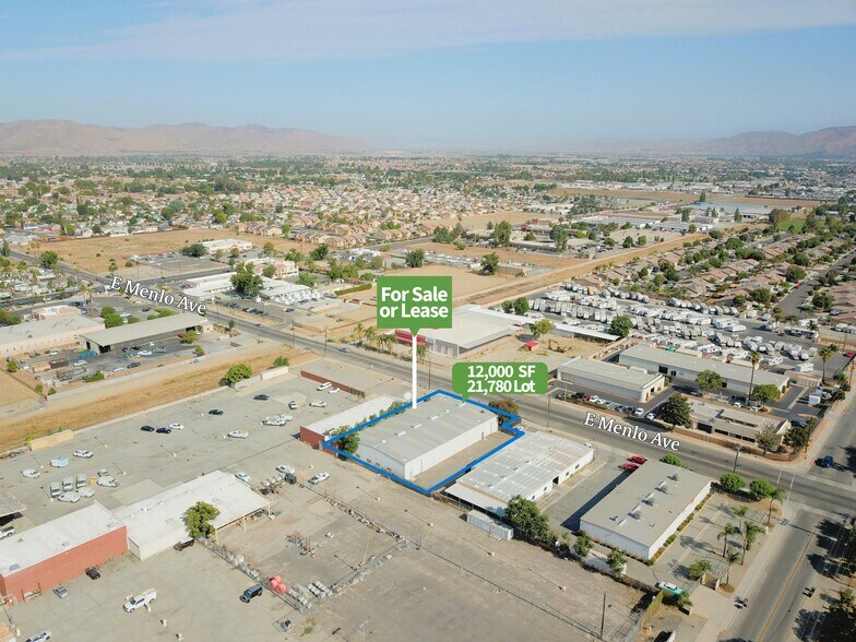 445 E Menlo Ave, Hemet, CA à louer - Photo du bâtiment - Image 2 de 14