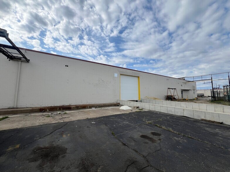 28960 Lakeland Blvd, Wickliffe, OH à louer - Photo du bâtiment - Image 2 de 7