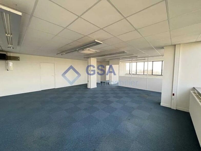 Office in Évry-Courcouronnes for lease - Interior Photo - Image 3 of 6