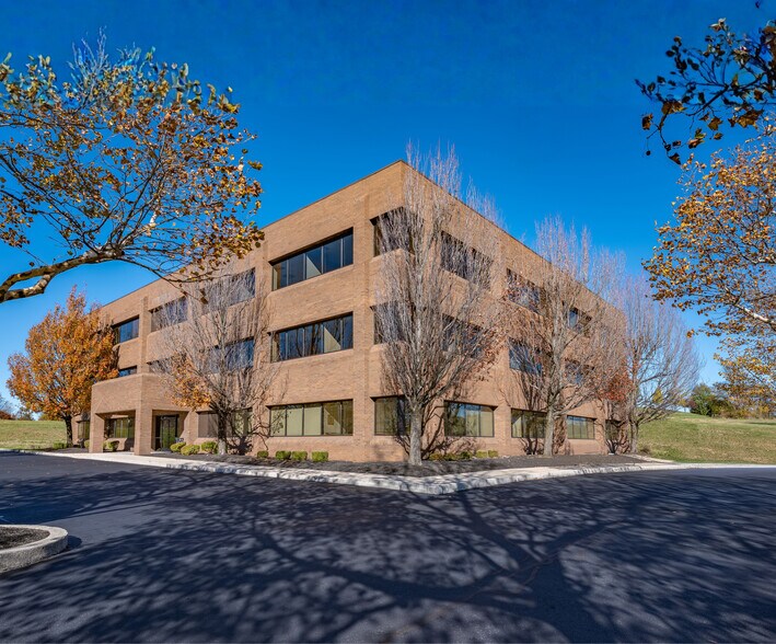 750 E Park Dr, Harrisburg, PA for lease - Building Photo - Image 1 of 12