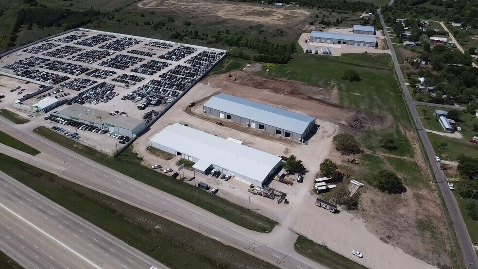 14597 N IH 35, Elm Mott, TX à louer - Photo du bâtiment - Image 2 de 5