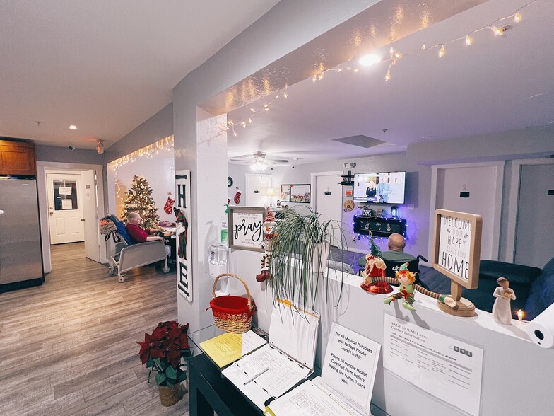 4719 W Laurel Ln, Glendale, AZ for sale - Interior Photo - Image 2 of 8