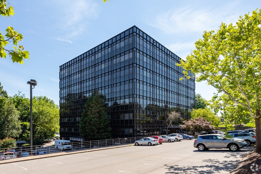 1101 Kermit Dr, Nashville, TN à louer - Photo du bâtiment - Image 3 de 6