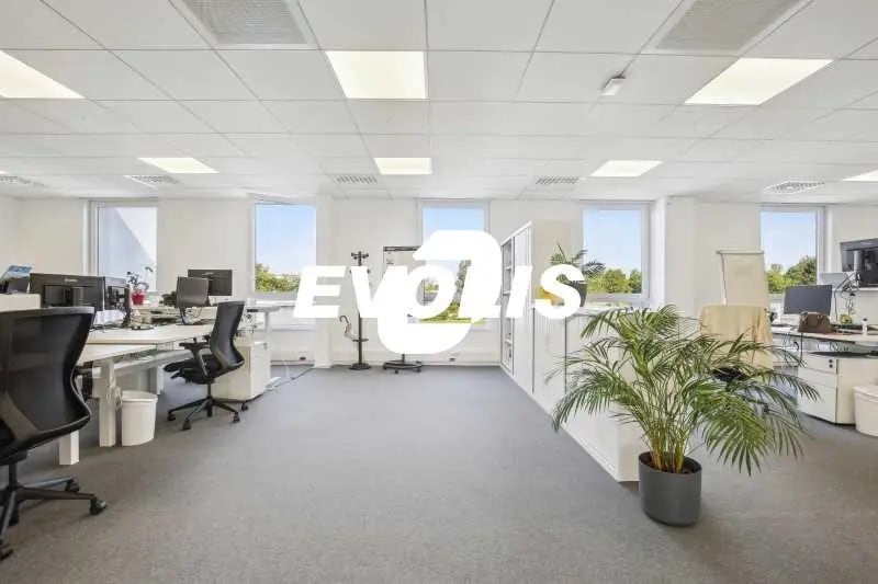 Office in Tremblay-en-France for lease Building Photo- Image 1 of 15