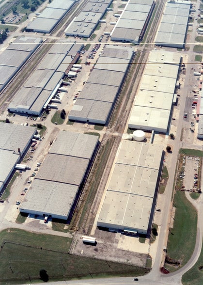 925 SW University Blvd, Topeka, KS for sale - Building Photo - Image 2 of 8