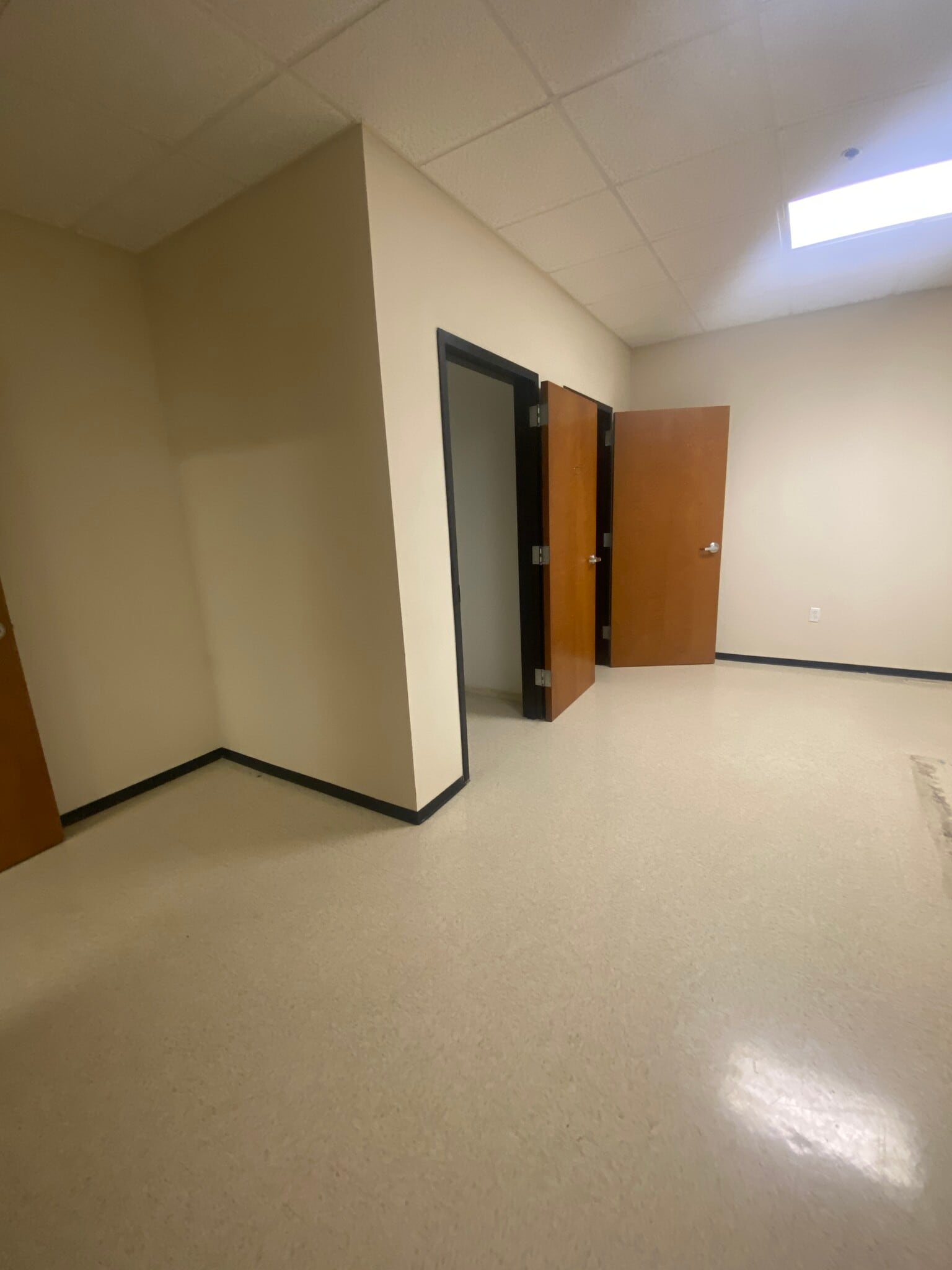 2 St Mark's Pl, La Grange, TX for lease Interior Photo- Image 1 of 7