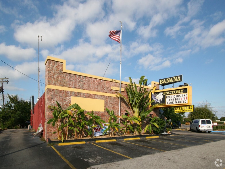 6916 14th St, Bradenton, FL à vendre - Photo du bâtiment - Image 2 de 2