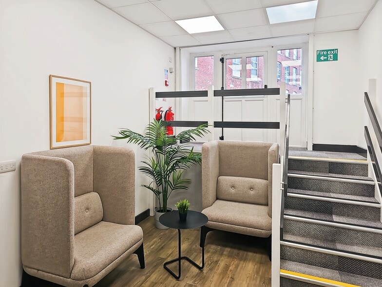 Chapel Rd, Oldham for lease - Interior Photo - Image 3 of 10