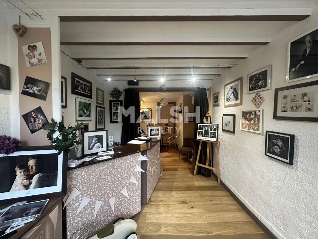 Retail in Lyon for lease Interior Photo- Image 1 of 7