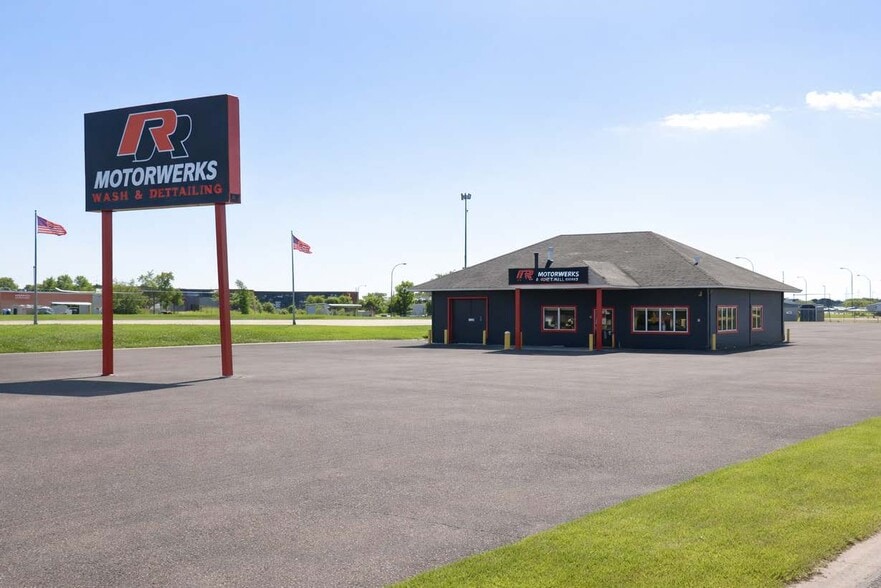 2415 2nd Ave N, Moorhead, MN for sale - Building Photo - Image 1 of 1