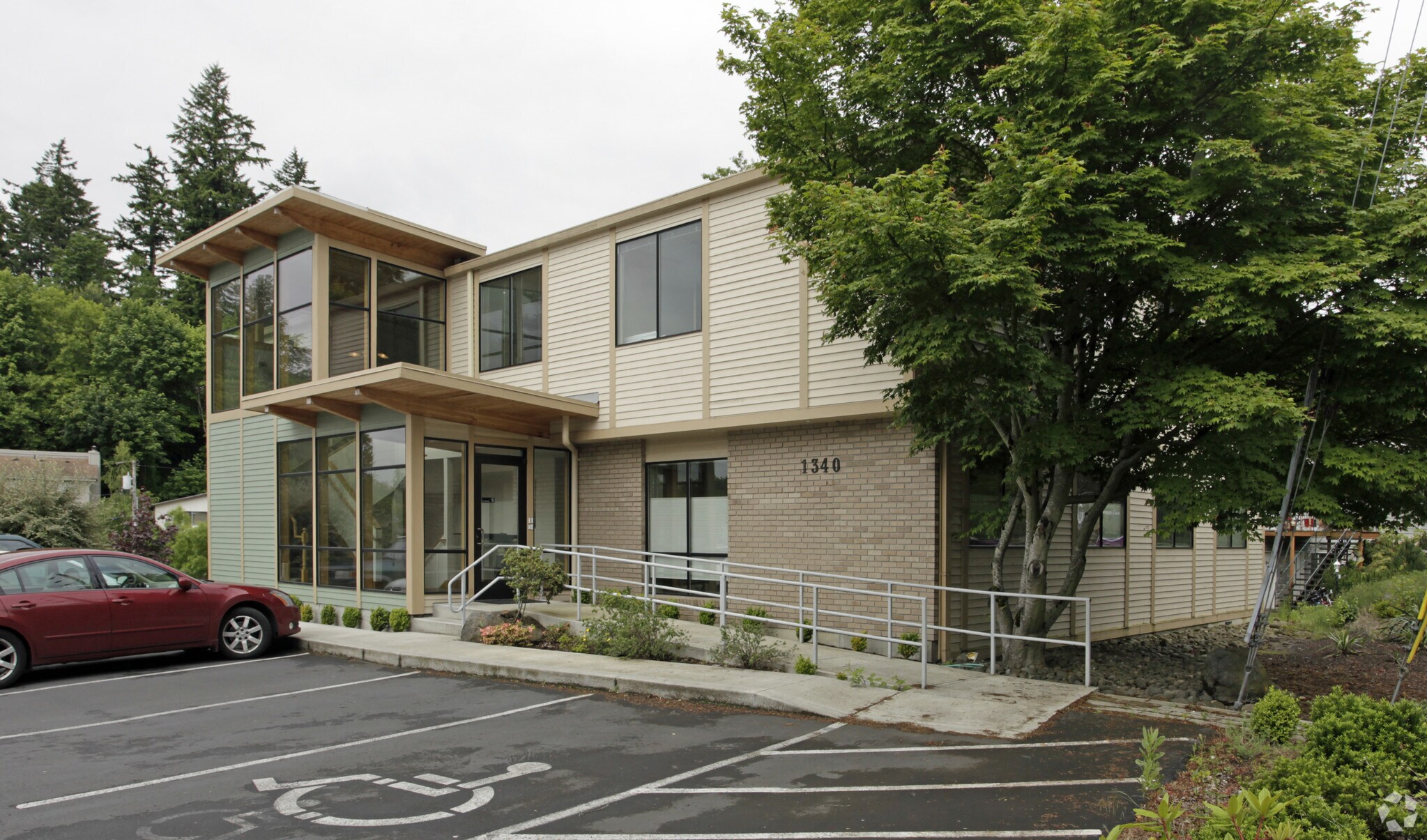 1332-1340 SW Bertha Blvd, Portland, OR à louer Photo du bâtiment- Image 1 de 8