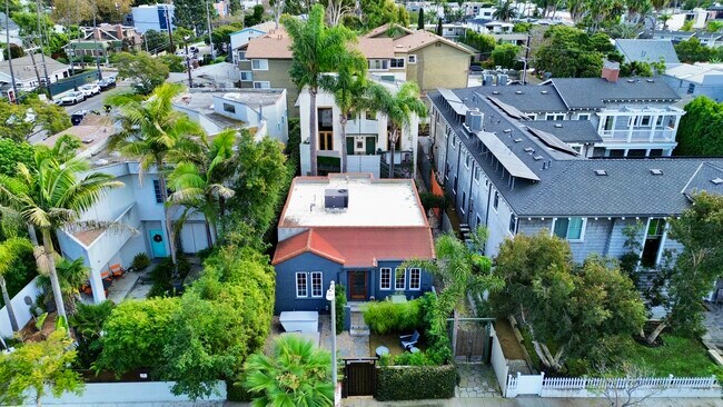 Plus de détails pour 558 San Juan Ave, Venice, CA - Multi-résidentiel à vendre