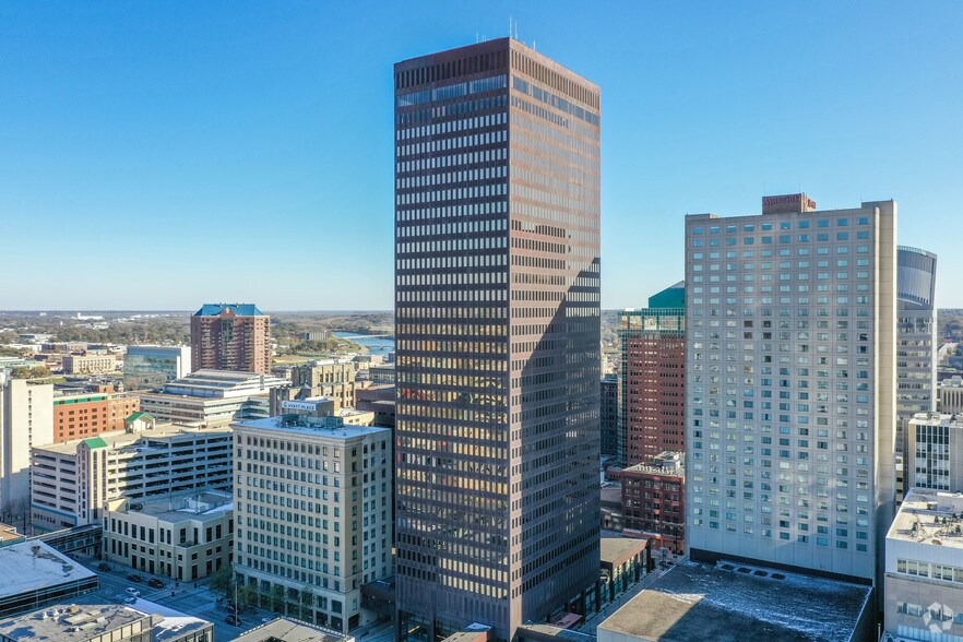 666 Grand Ave, Des Moines, IA à louer - Photo du bâtiment - Image 1 de 16