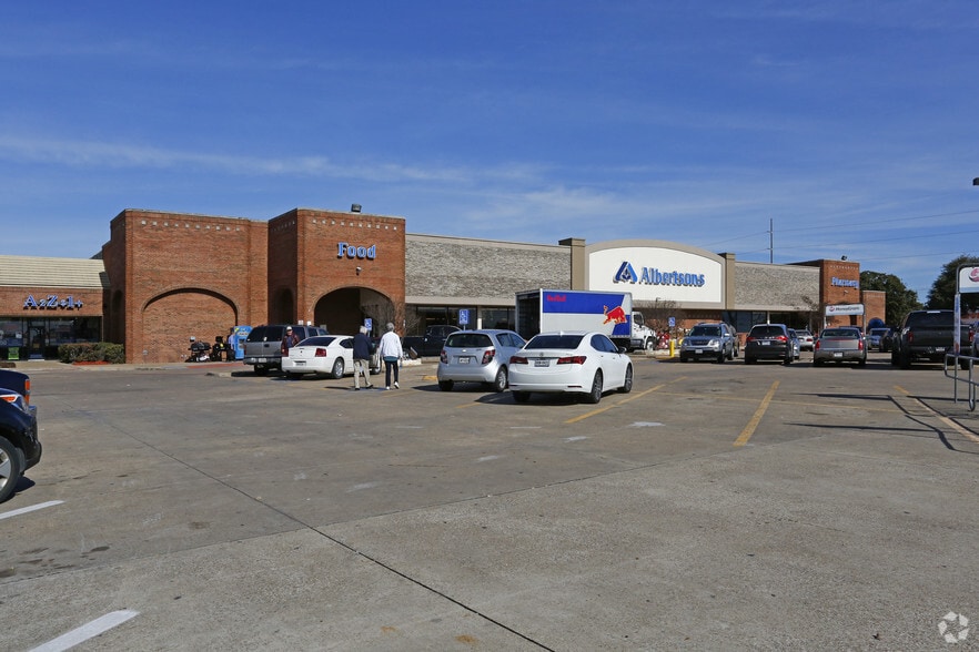 2105-2193 Buckingham Rd, Richardson, TX for lease - Primary Photo - Image 1 of 9