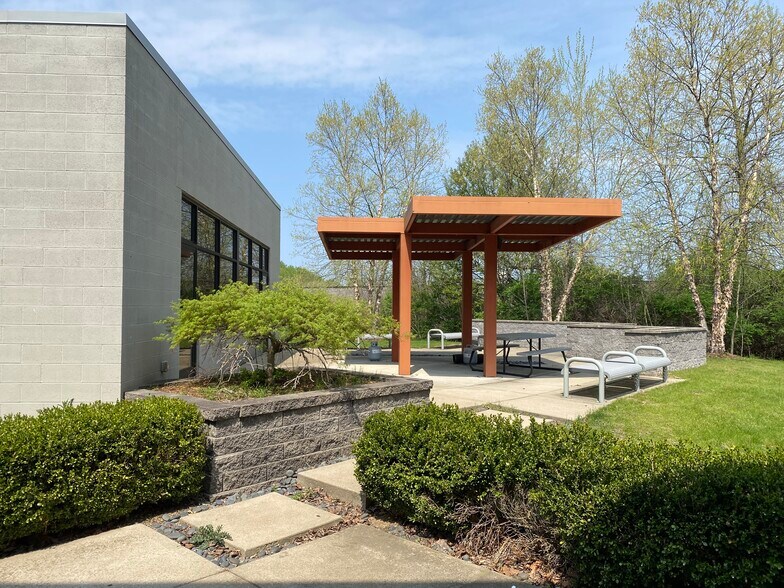 286 Hedcor Rd, Holland, MI à vendre - Photo du bâtiment - Image 3 de 9