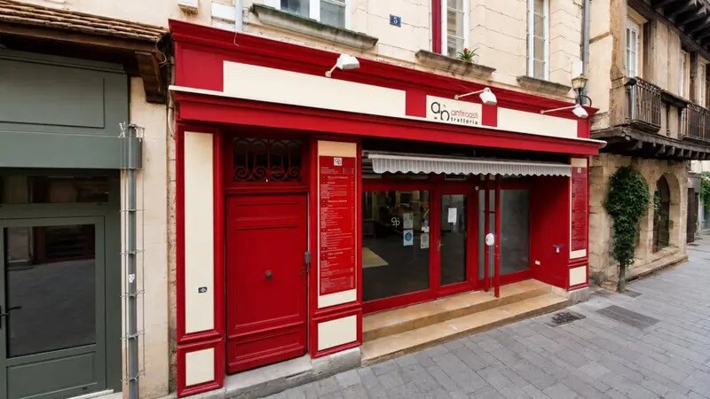 Retail in Chalon-sur-Saône for lease Building Photo- Image 1 of 3